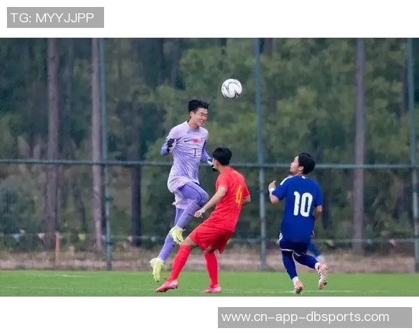 U15国足角球失误直接出底线展现脚法不足引发热议