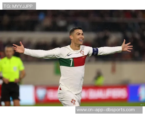 C罗因国家队停赛缺席FIFA投票B席代为投票引关注