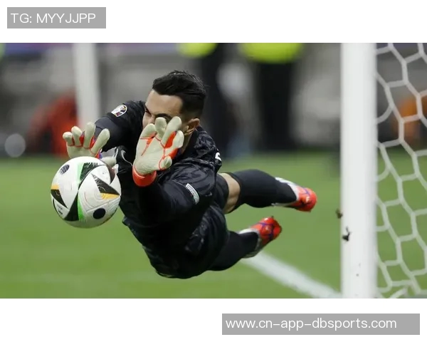 维埃里盛赞霍伊伦潜力巨大或将成为世界顶级前锋之一