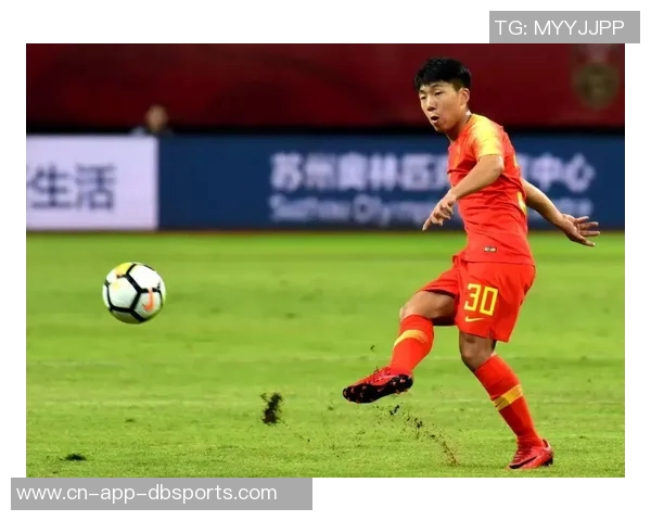 24岁范德芬边路狂飙如入无人之境展现中卫惊人速度与技术